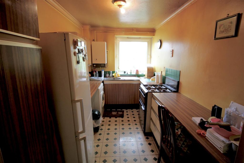 Property photo 3 of 6 Kitchen