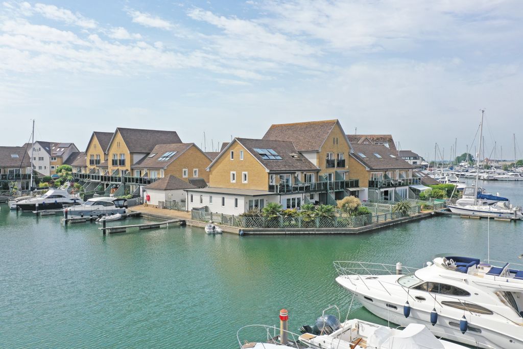 4 bed town house for saleBryher Island, Port Solent PO6