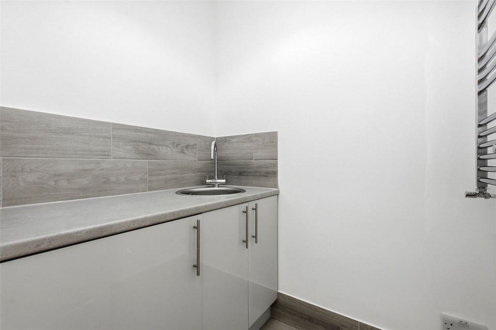 Additional image 6 of 2 bed flat for saleChurchgate Street, Old Harlow, Essex CM17