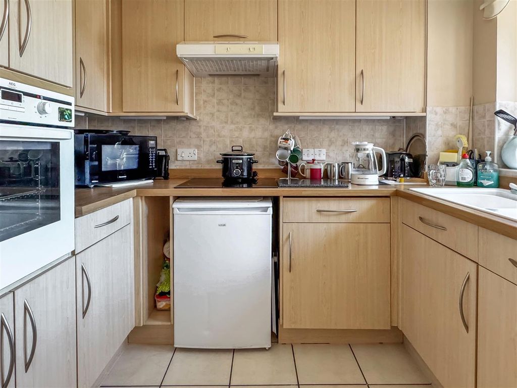 Additional image 8 of 2 bed flat for saleQueen Street, Arundel BN18