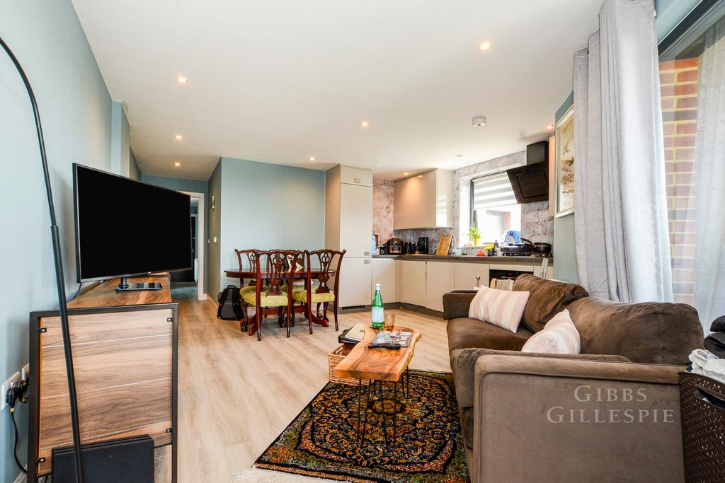 Property photo 2 of 15 Pbox-Img.Jpg