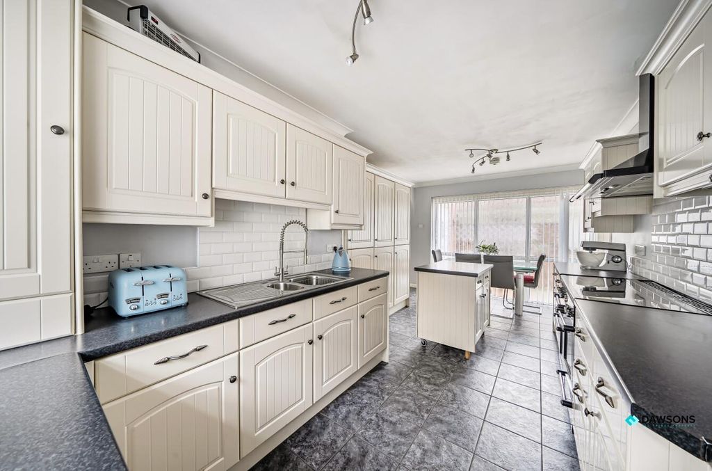 Property photo 2 of 35 6302A3A9-6E88-473d-97F6-45Fb71073dc8.Jpg