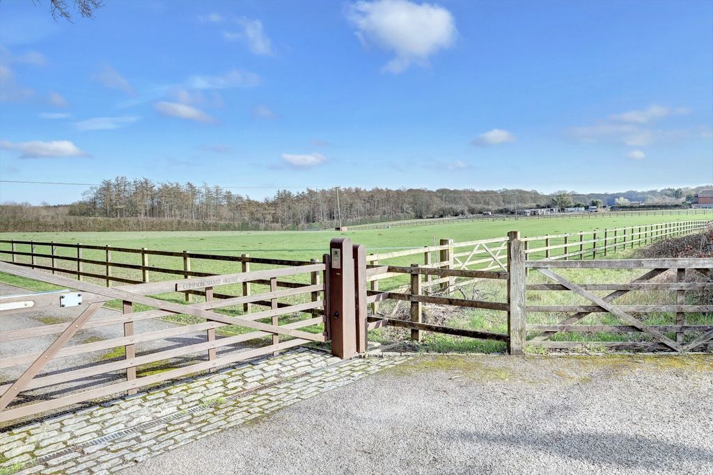 Property photo 1 of 16 Picture No. 18