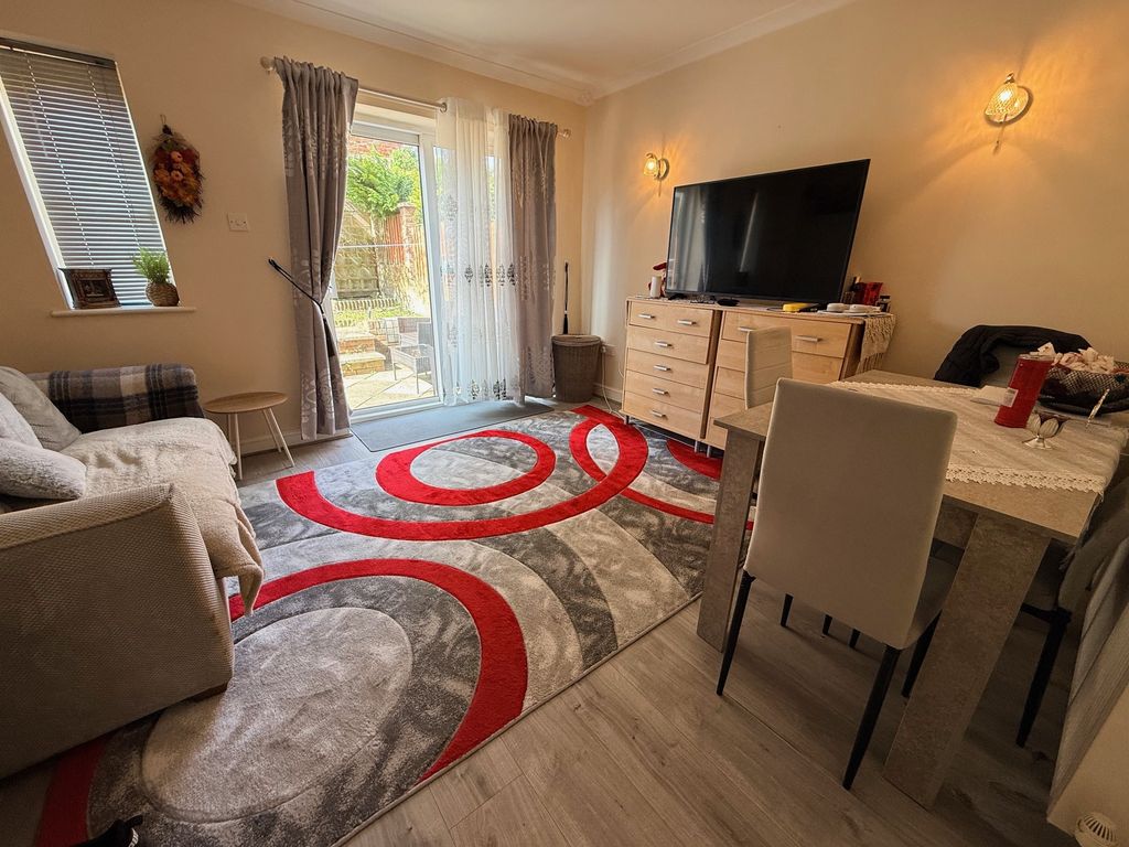 Property photo 2 of 10 Lounge