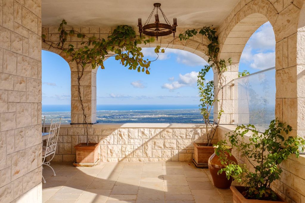 Property photo 1 of 27