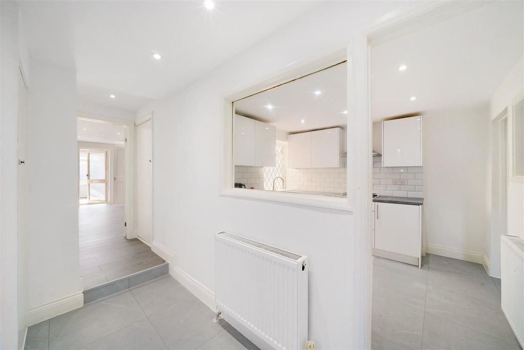 Property photo 3 of 15 16A Elms Lane - Pndsmntid1ev6Uiwvst8.Jpg