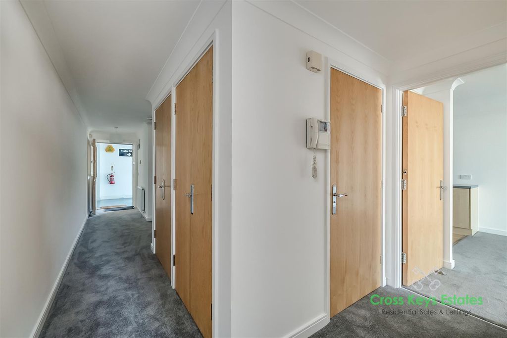 Property photo 2 of 17 Entrance Hallway