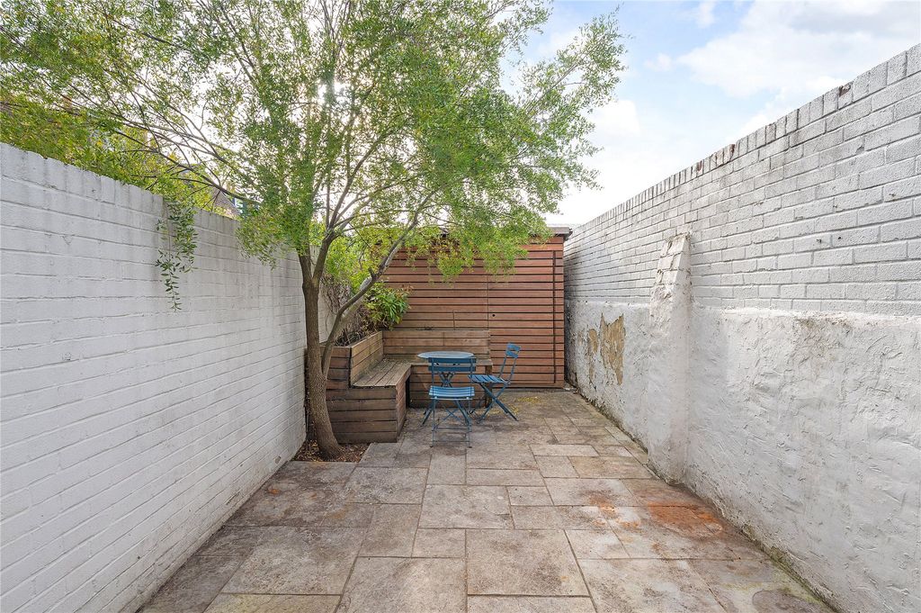 Property photo 3 of 17 Garden