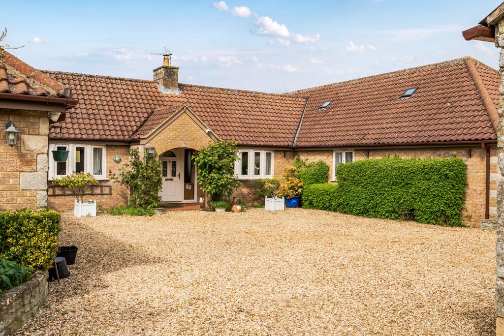Property photo 1 of 31 Pingle Cottage