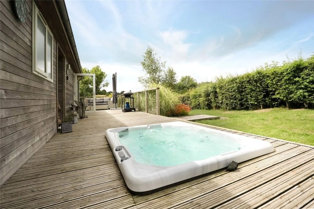 Property photo 3 of 22 4769802