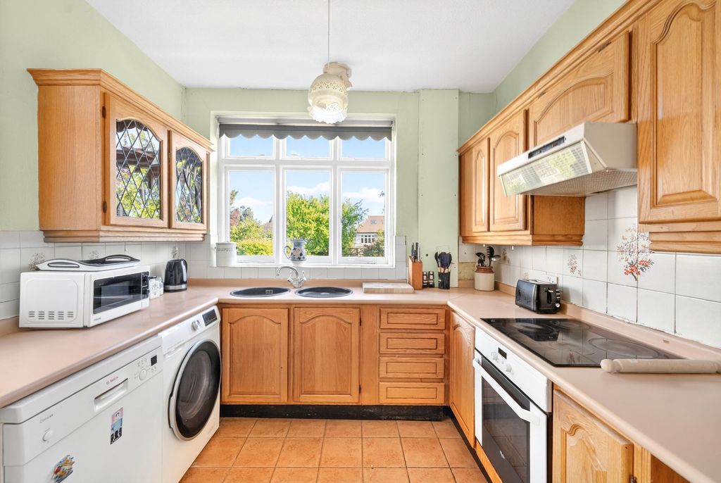 Property photo 2 of 37