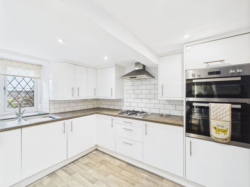 Property photo 3 of 25