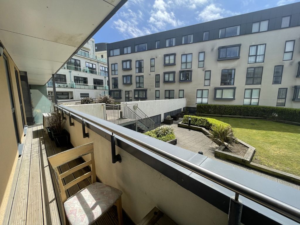 Property photo 2 of 9 Balcony