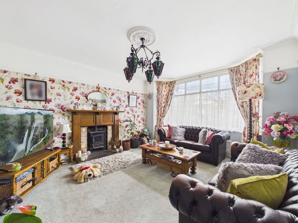Property photo 2 of 39