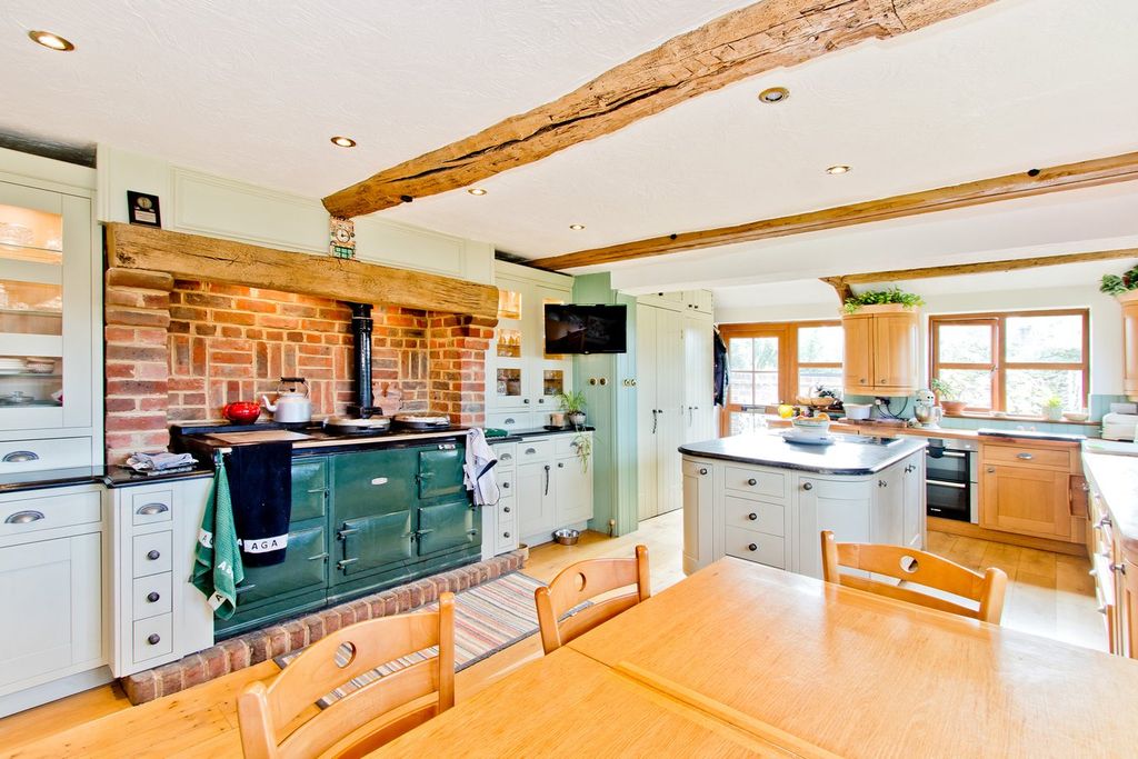 Property photo 2 of 18