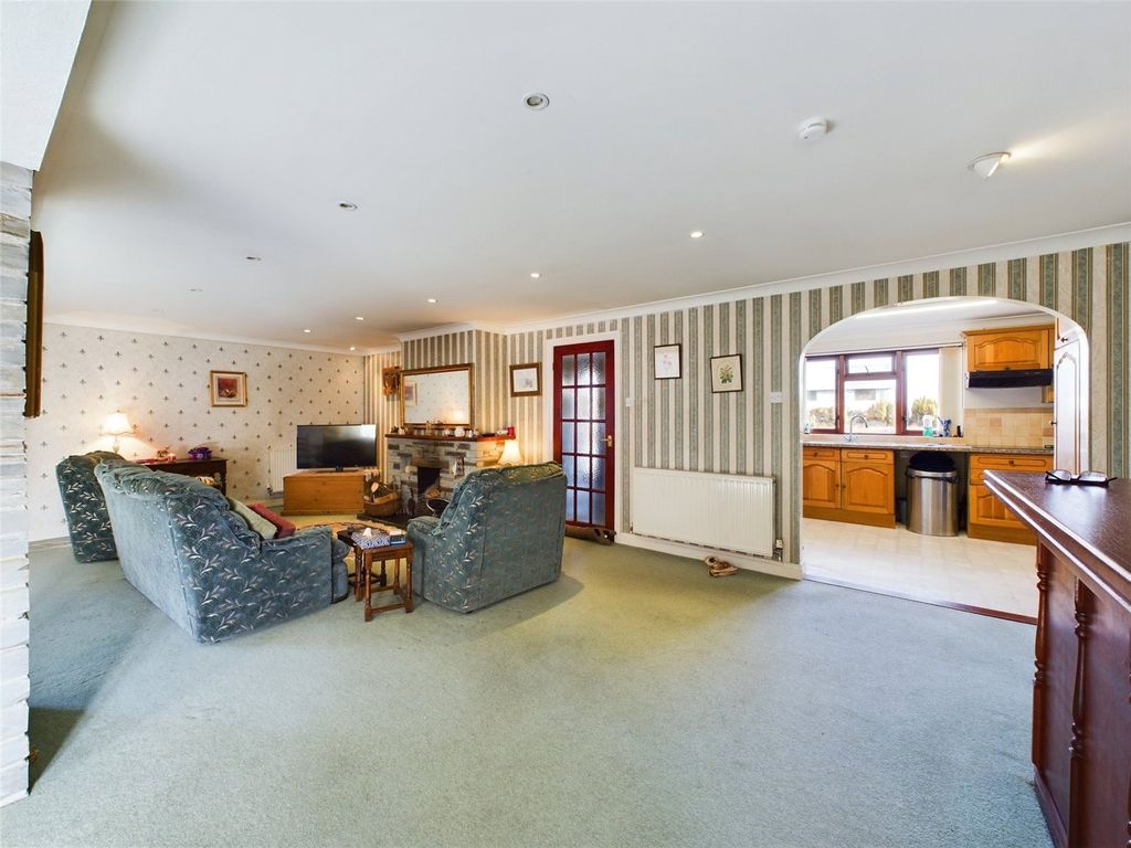 Property photo 3 of 21 Picture No. 11