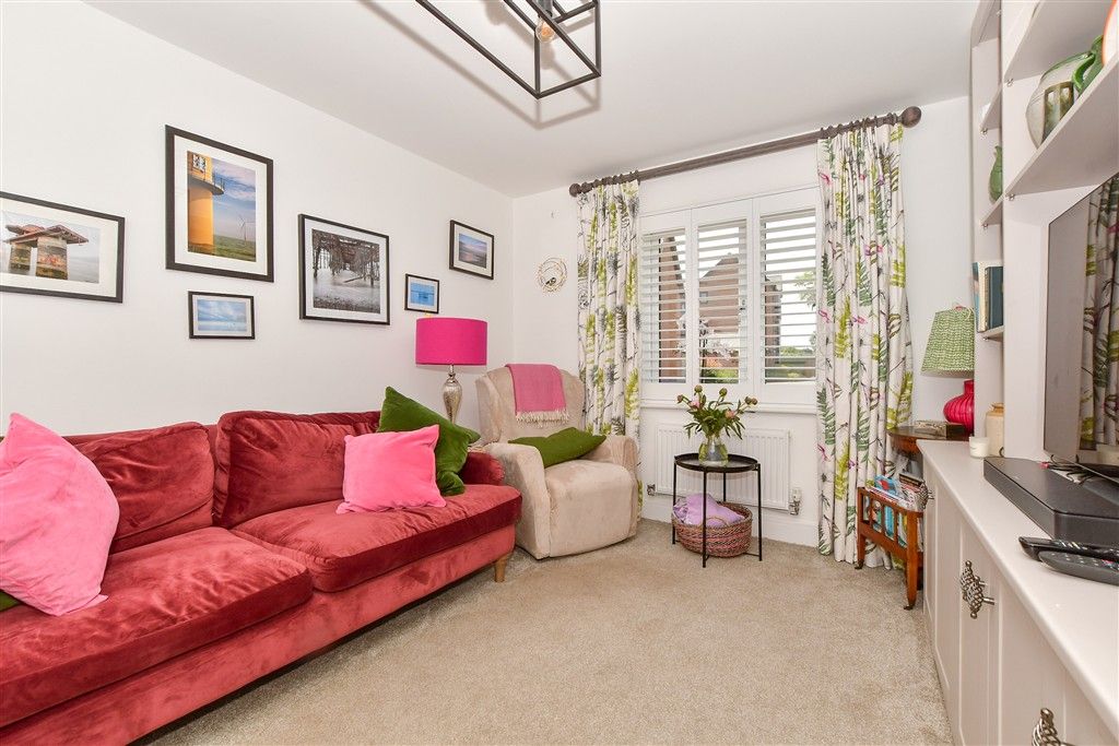 Property photo 3 of 12 Lounge