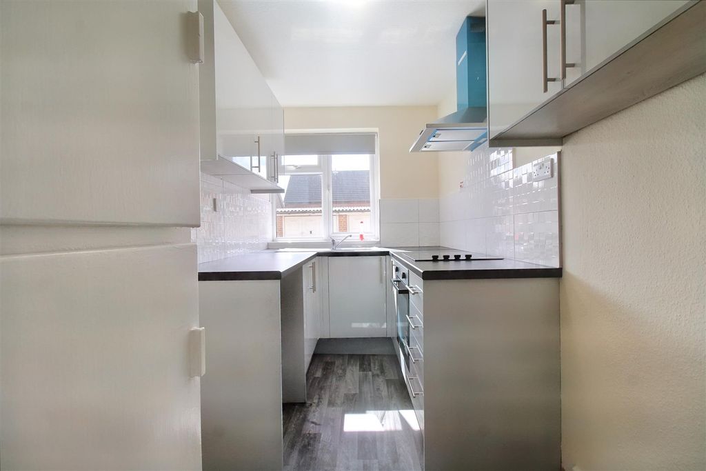 Property photo 2 of 8 2 Kitchen.Jpg