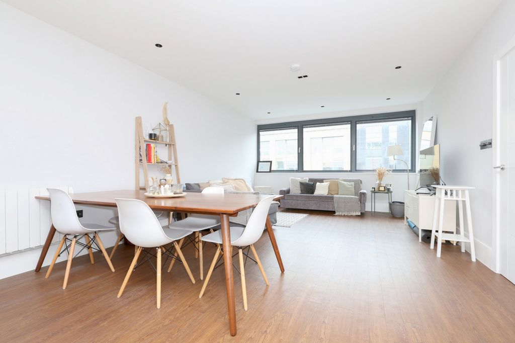 Property photo 2 of 9 Photo 8