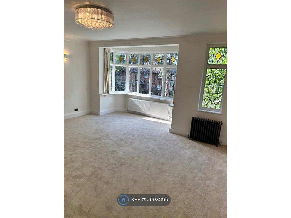 Property photo 2 of 10 Lounge 2