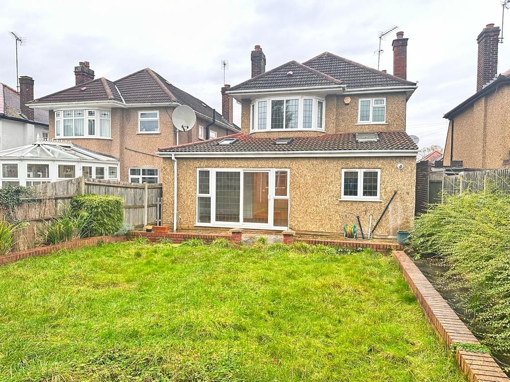 Property photo 1 of 20 4 Bed Detached House To Rent Suffolk Road, Harrow Ha2