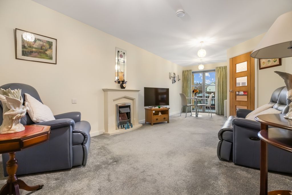 Property photo 2 of 18