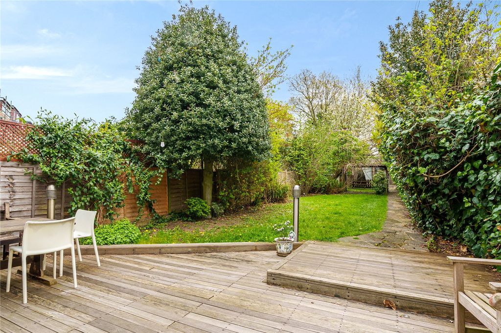 Property photo 2 of 19 Garden