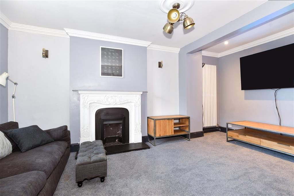 Property photo 3 of 15 Lounge