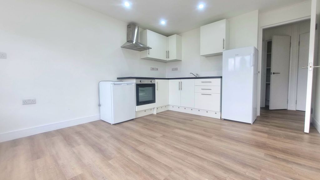 Property photo 1 of 6 4