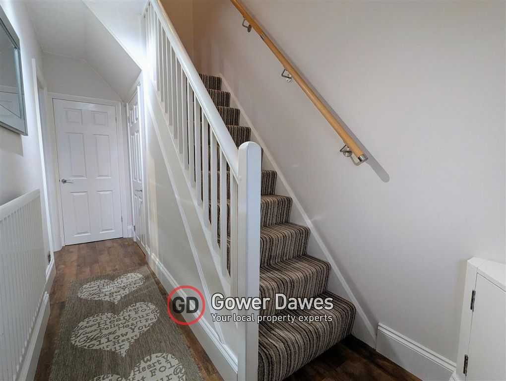 Property photo 2 of 13 Hallway