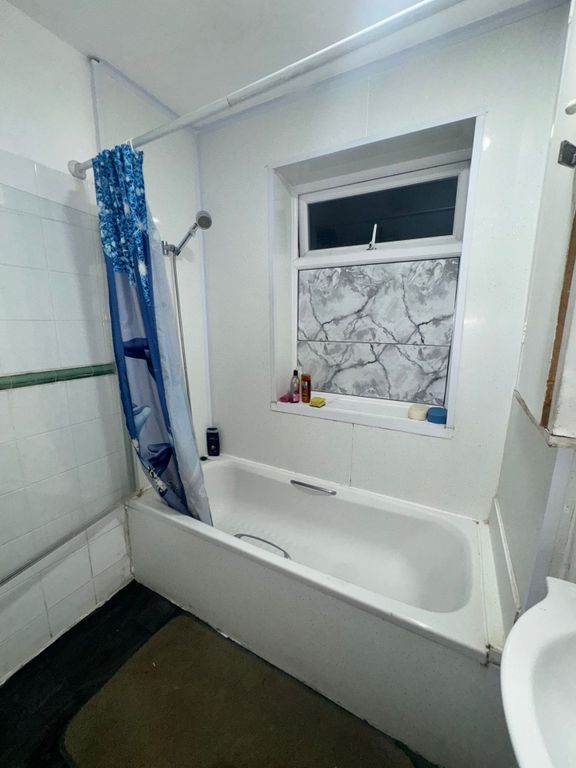 Property photo 3 of 5 Bath.Jpeg