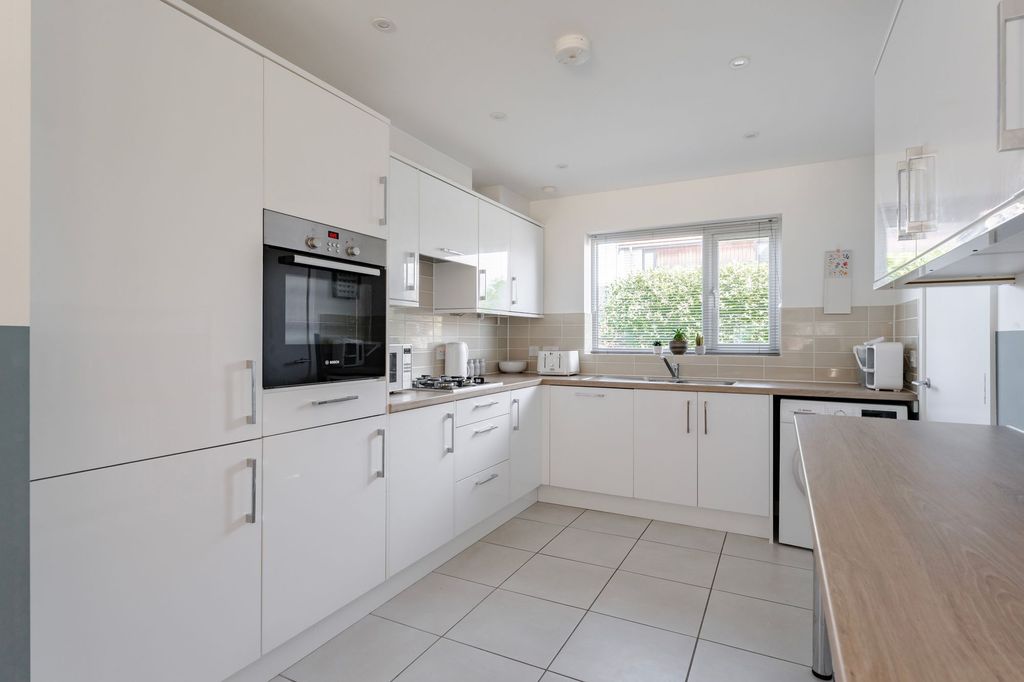 Property photo 3 of 23