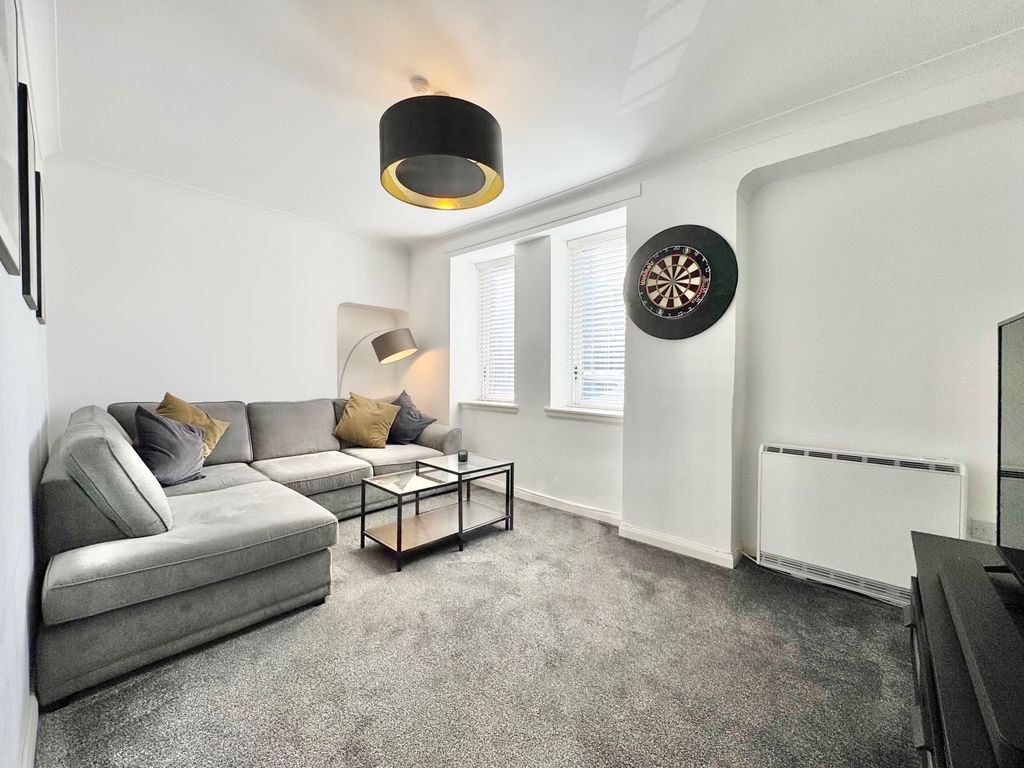 Property photo 1 of 15 Main Street, Glengarnock Lounge