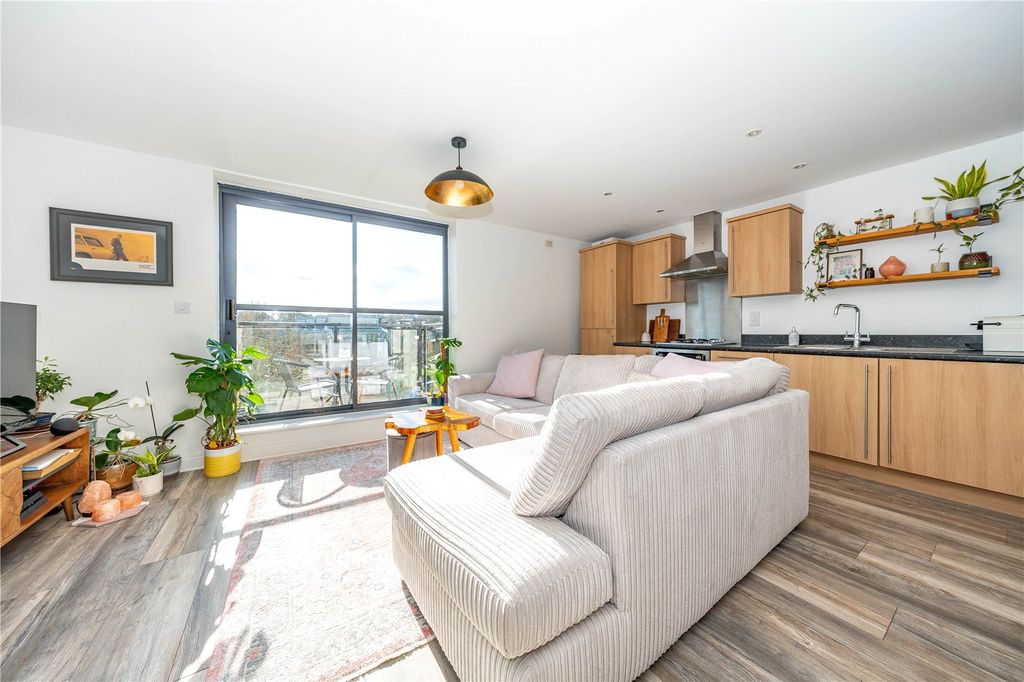 Property photo 1 of 22 Living Room