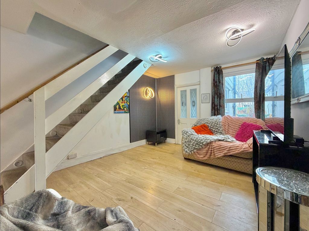 Property photo 3 of 14 Living Room