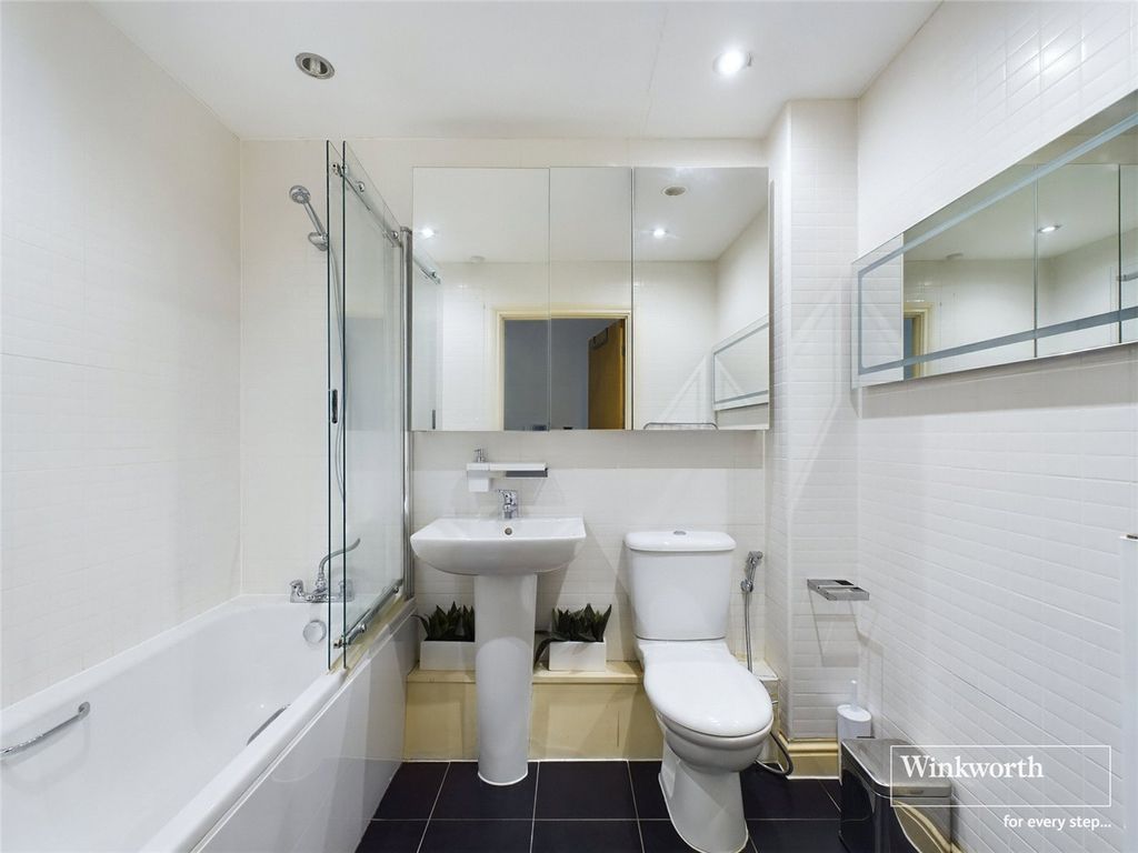 Property photo 3 of 14 Bathroom