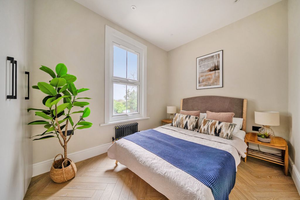 Property photo 3 of 14 1516531-11-1A0805...