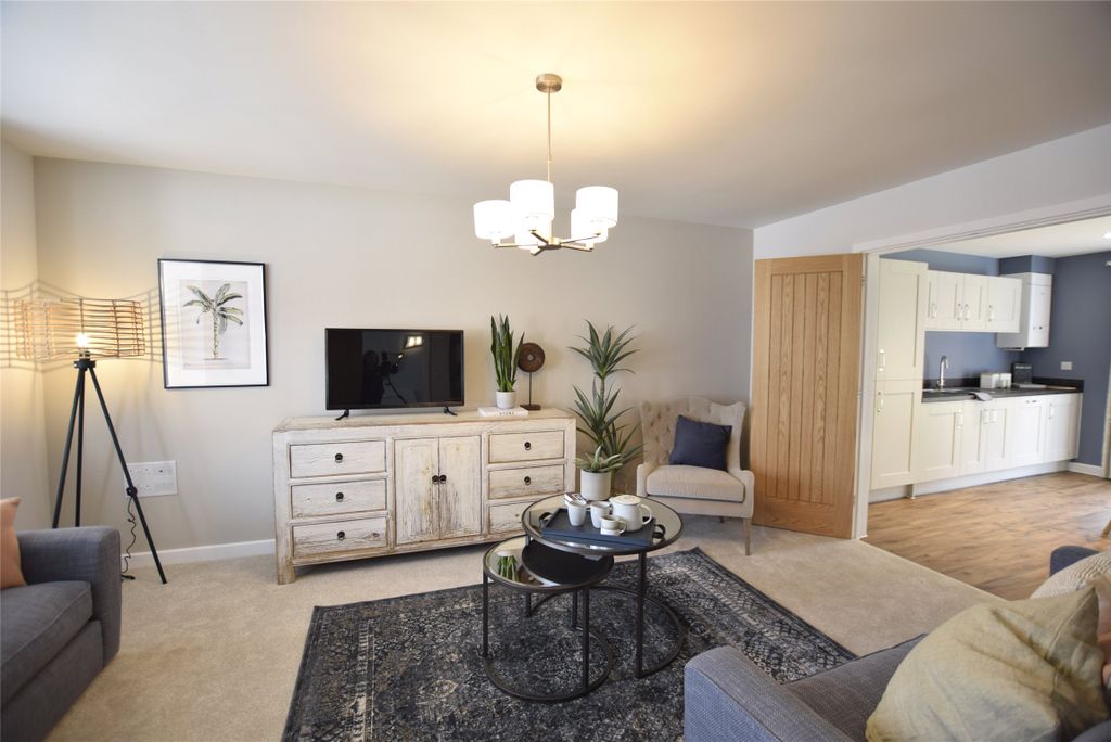 Property photo 2 of 28 Picture No. 33