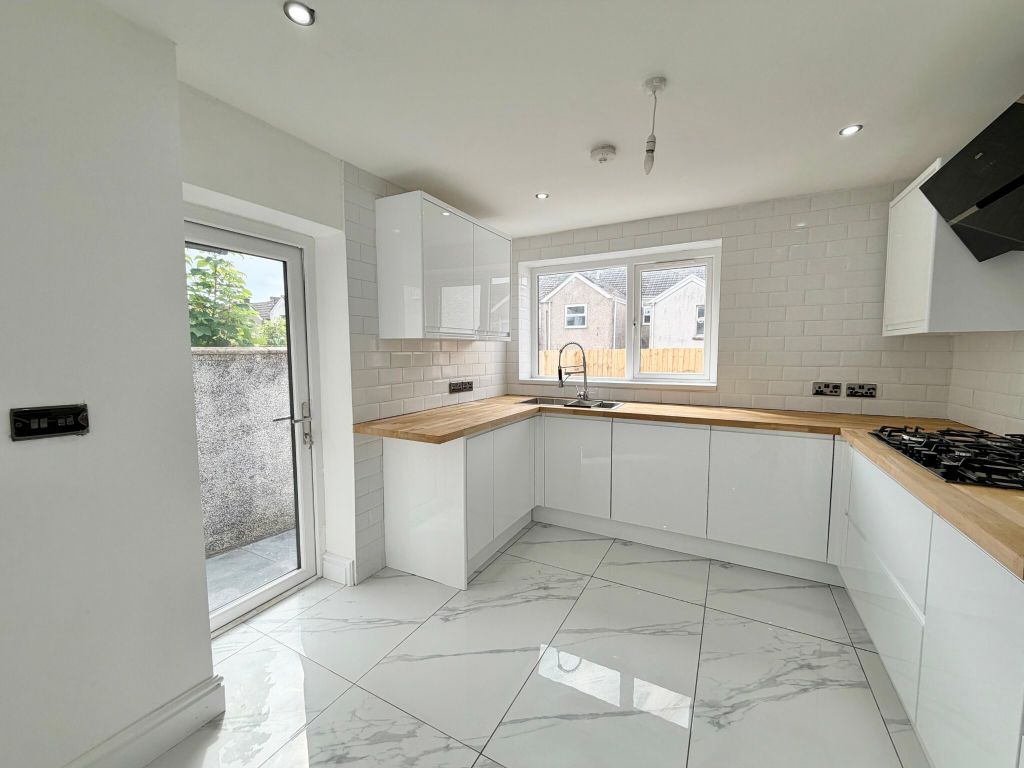 Property photo 3 of 34