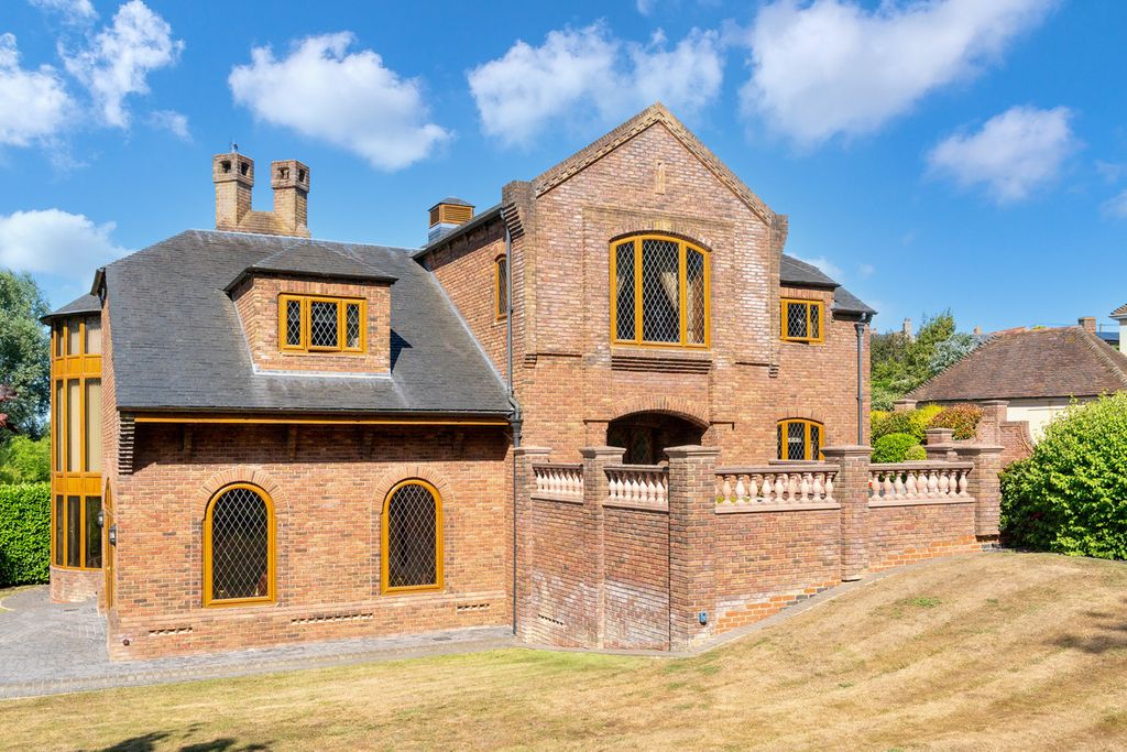 Property photo 1 of 33