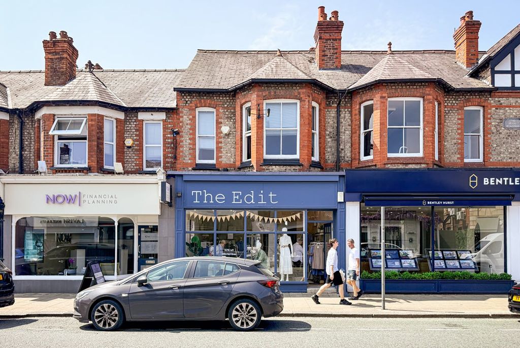Property photo 1 of 9 Retail Unit To Let In Hale, Cheshire8.Png