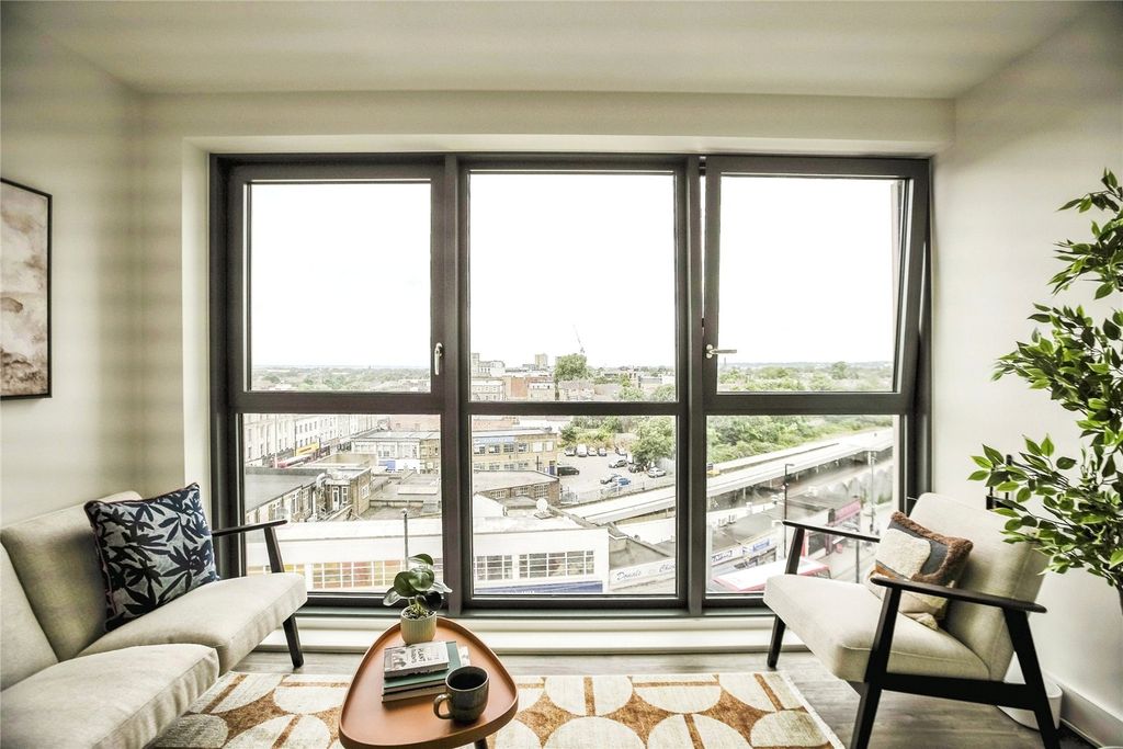 Property photo 2 of 8 Picture No. 11