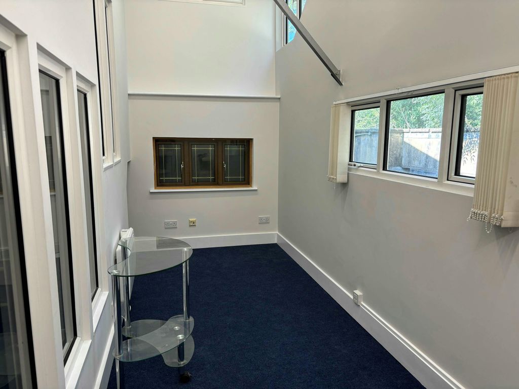 Property photo 2 of 4 Int 2.Jpg