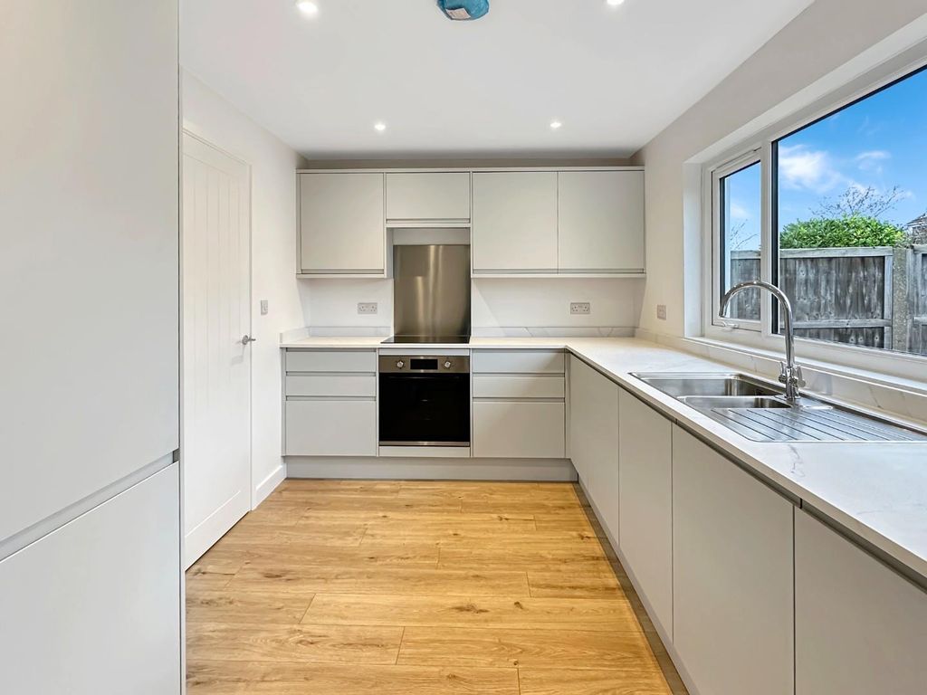 Property photo 3 of 16 Img (14).Jpg
