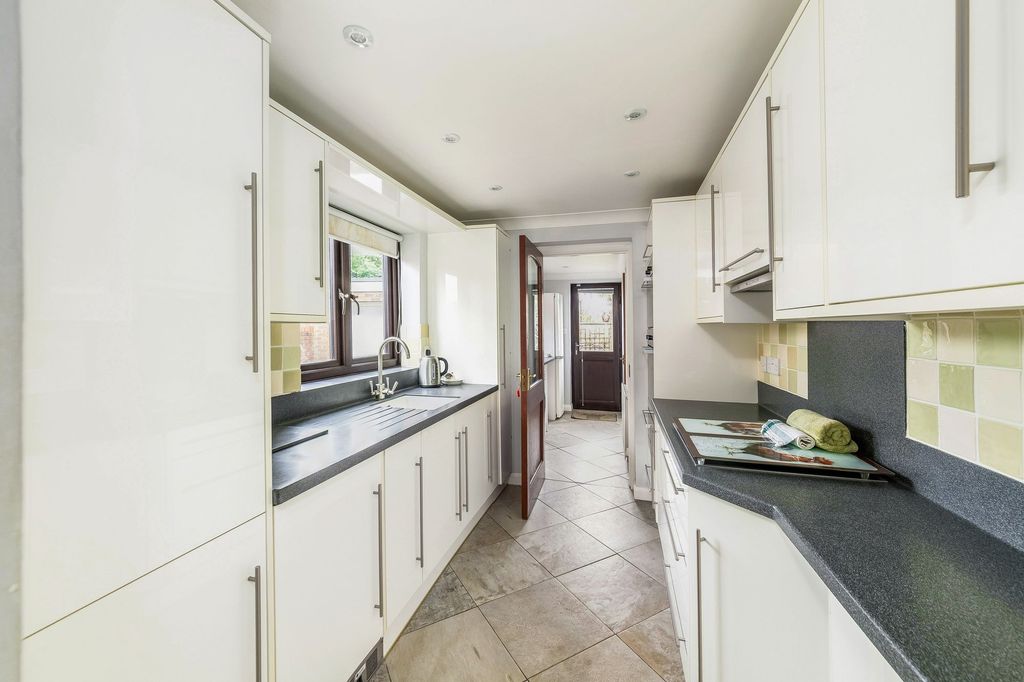 Property photo 3 of 20