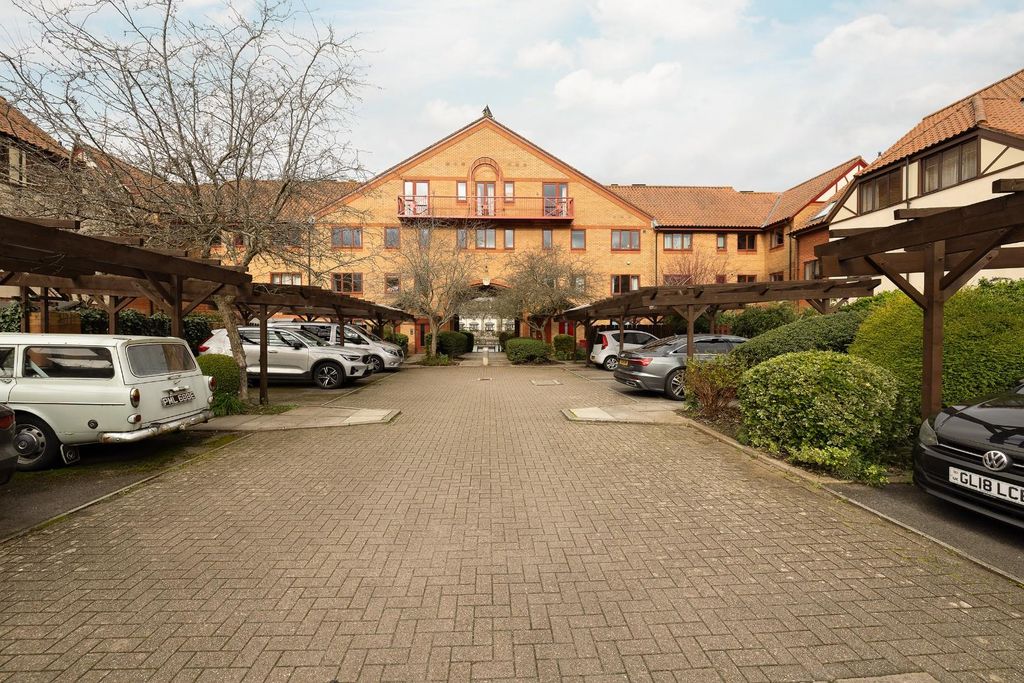 Property photo 2 of 20 Char4800.Jpg