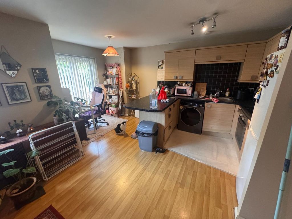 Property photo 3 of 16 Lounge/Kitchen