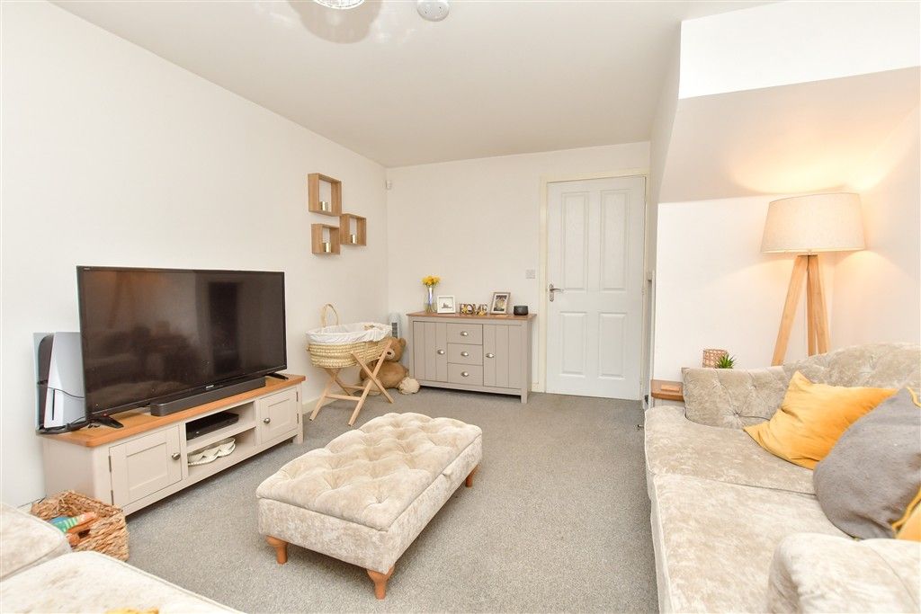 Property photo 3 of 14 Lounge