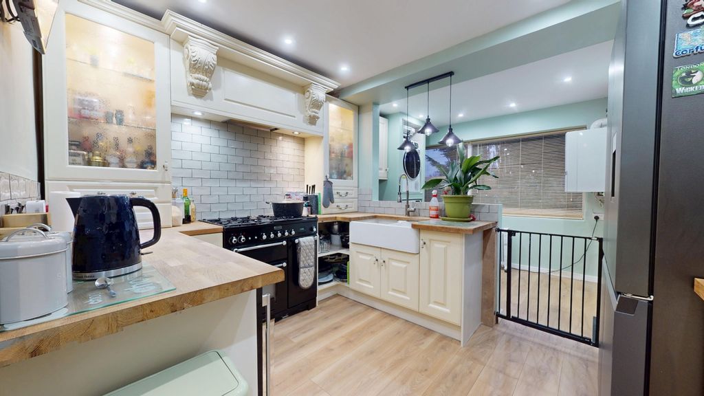 Property photo 2 of 32 4689962