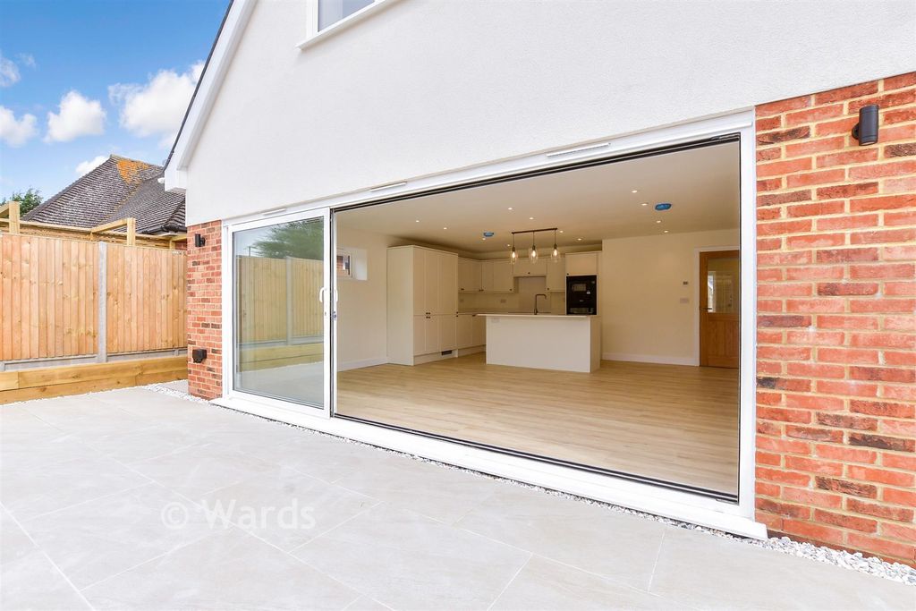 Property photo 1 of 32 External Lifestyle Photograph